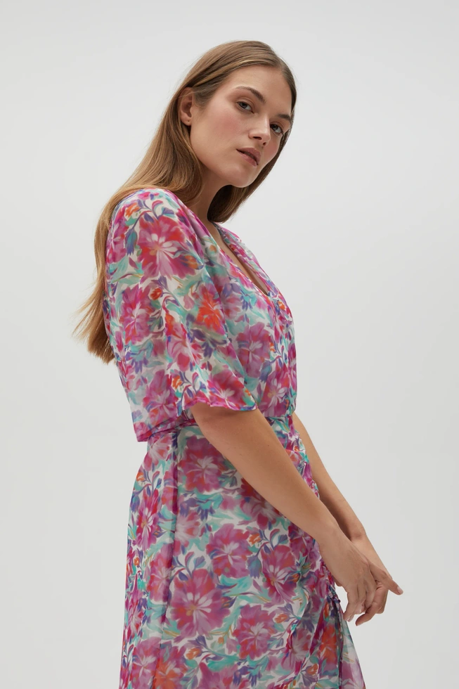 Sukienka w kwiaty fuksjowa
