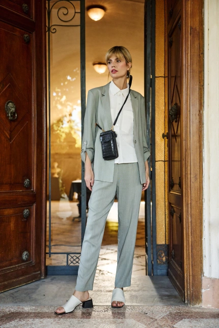 Wiskozowo-lniane spodnie oliwkowe