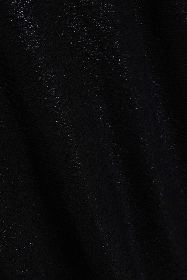 Elegancka bluzka z dekoltem w serek z błyszczącego materiału czarna