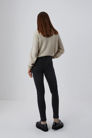 Jeansy skinny medium waist z postrzępionymi nogawkami grafitowe