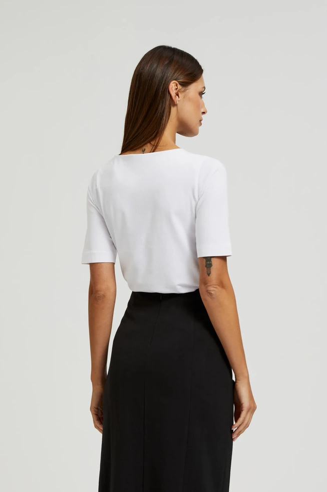 Bluzka ozdobiona koralikami biała