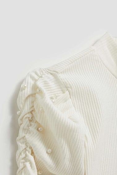 Bluzka z bufiastymi rękawami perłowa