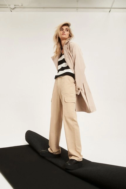 Spodnie cargo zapinane na guzik beżowe