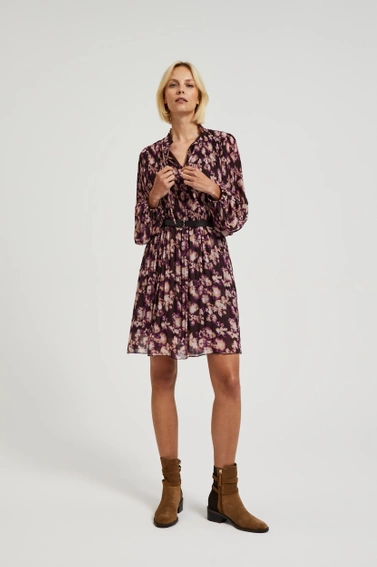 Plisowana sukienka z paskiem brązowa