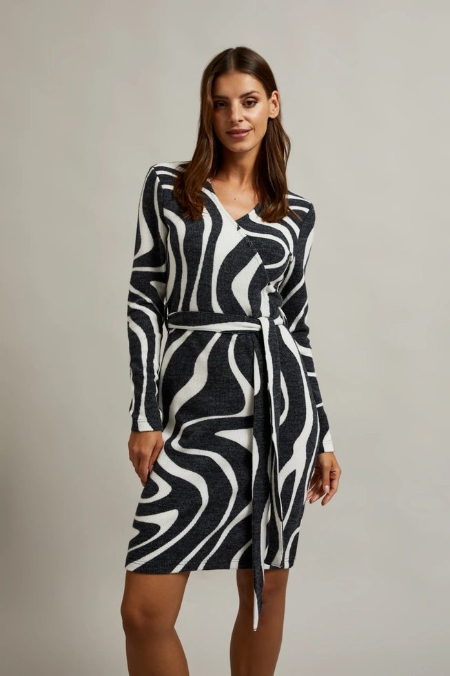 Dzianinowa sukienka z paskiem szara