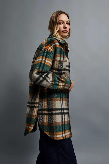 Koszulowa kurtka w kratę ciemnobeżowa