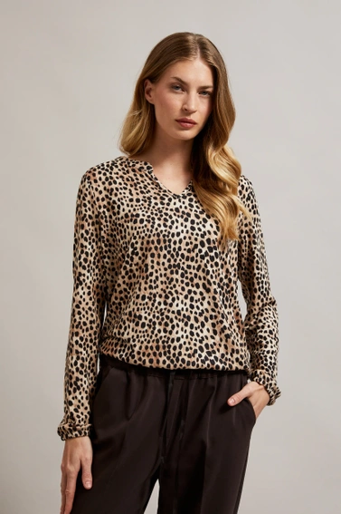 Sweter w zwierzęcy wzór beżowy 