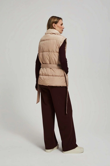 Pikowana kamizelka z paskiem