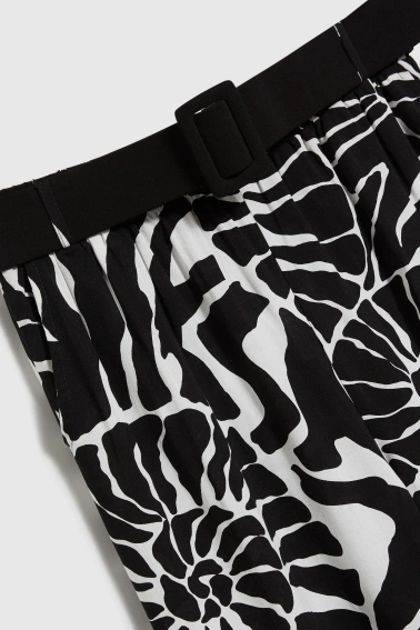 Wiskozowe spodnie z paskiem czarne