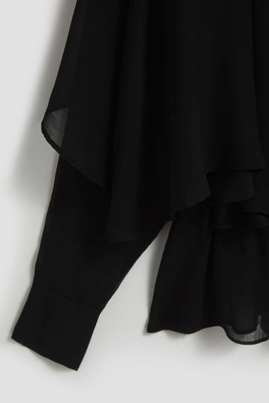 Koszula z falbanami i dekoltem w serek czarna