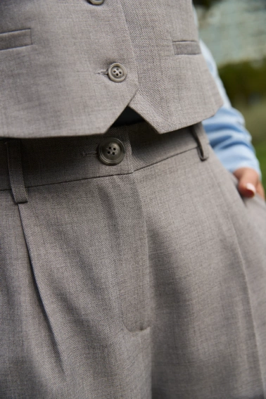 Spodnie w kant szare