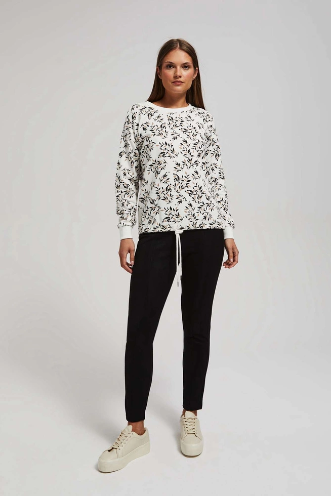 Bluza z wiązaniem w pasie i nadrukiem