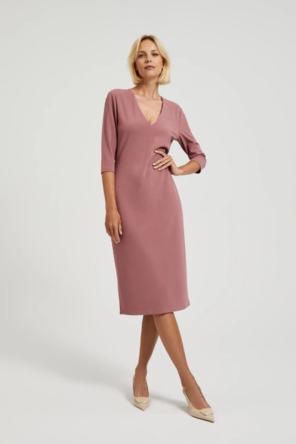 Gładka sukienka z dekoltem w serek pudroworóżowa