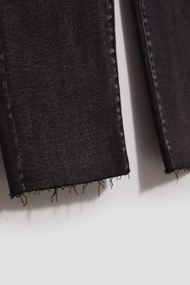 Jeansy skinny z postrzępionymi nogawkami grafitowe