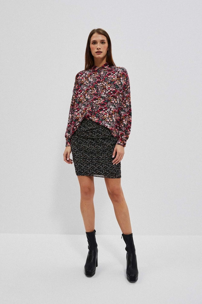 Koszula ze wzorem kwiatów i długimi rękawami czarna