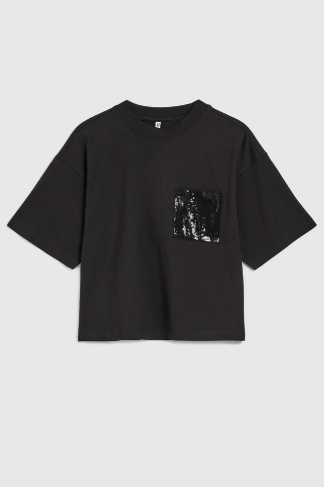 Bluzka z kieszonką ozdobnioną cekinami czarna