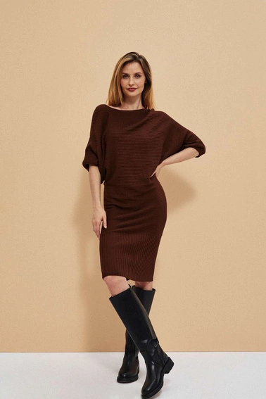 Ciepła sukienka z rękawem 3/4