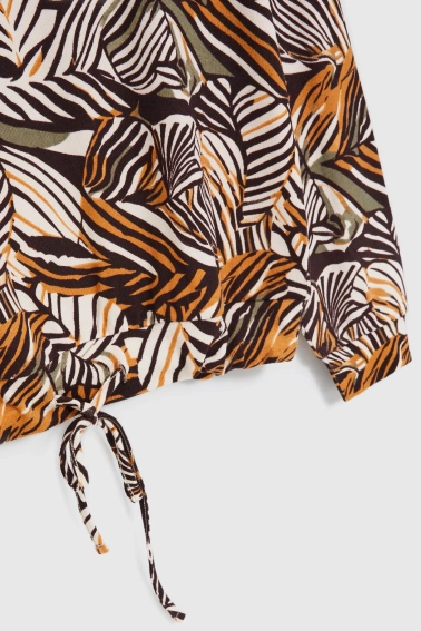 Sweter w roślinny wzór beżowy