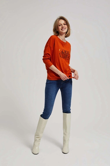 Bluzka z napisem i wiązaniem 