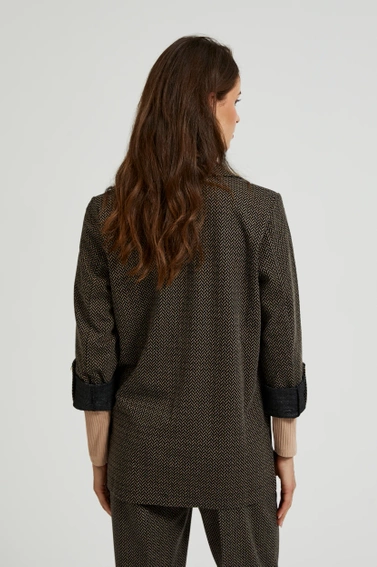 Marynarka ozdobiona metaliczną nitką z podwijanymi rękawami czarna