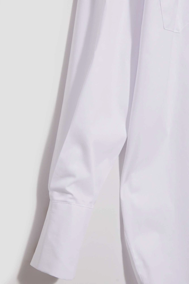 Koszula oversize ze złotymi guzikami biała