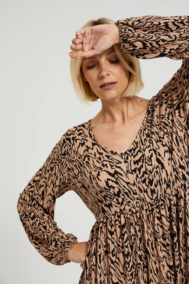Sukienka w zwierzęcy wzór brązowa