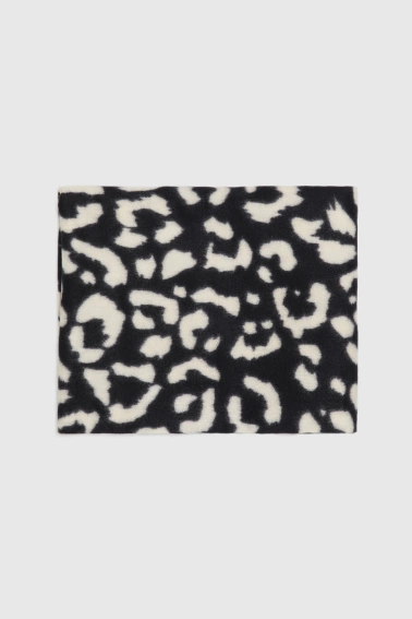 Szalik w panterkę kremowy