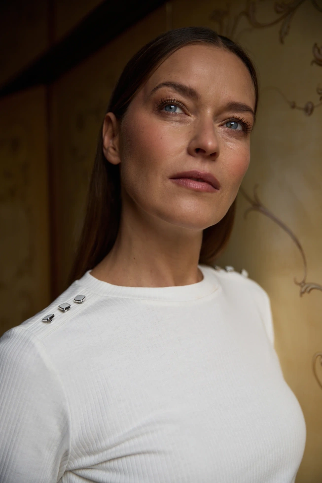 Bawełniana bluzka z długimi rękawami biała