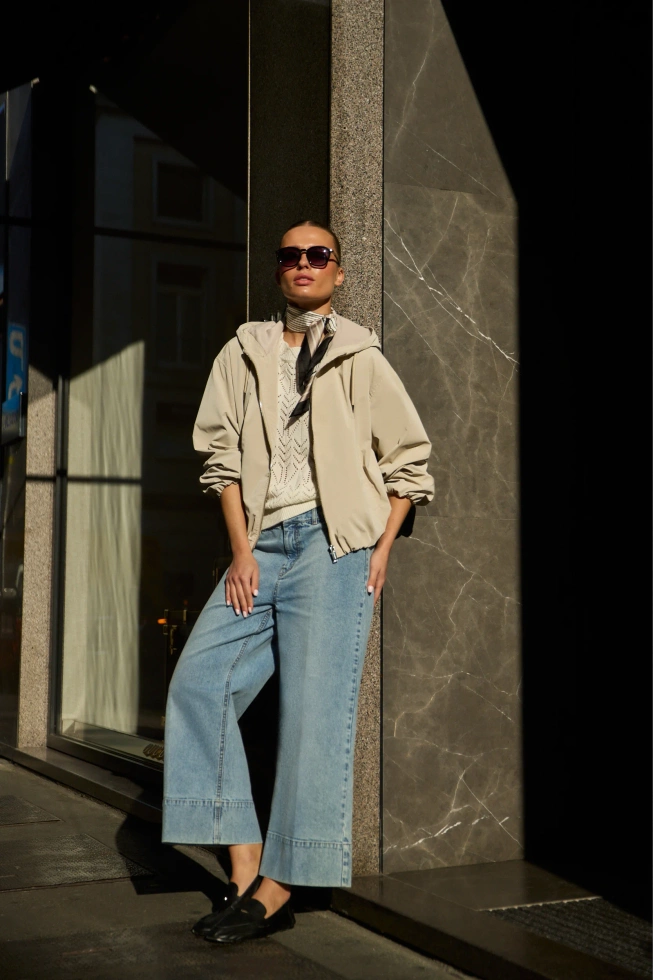 Cienka kurtka z kapturem beżowa