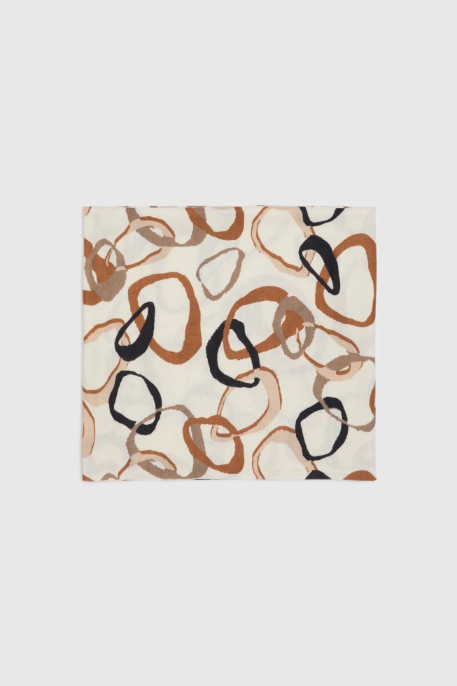 Szal z wzorem beżowy