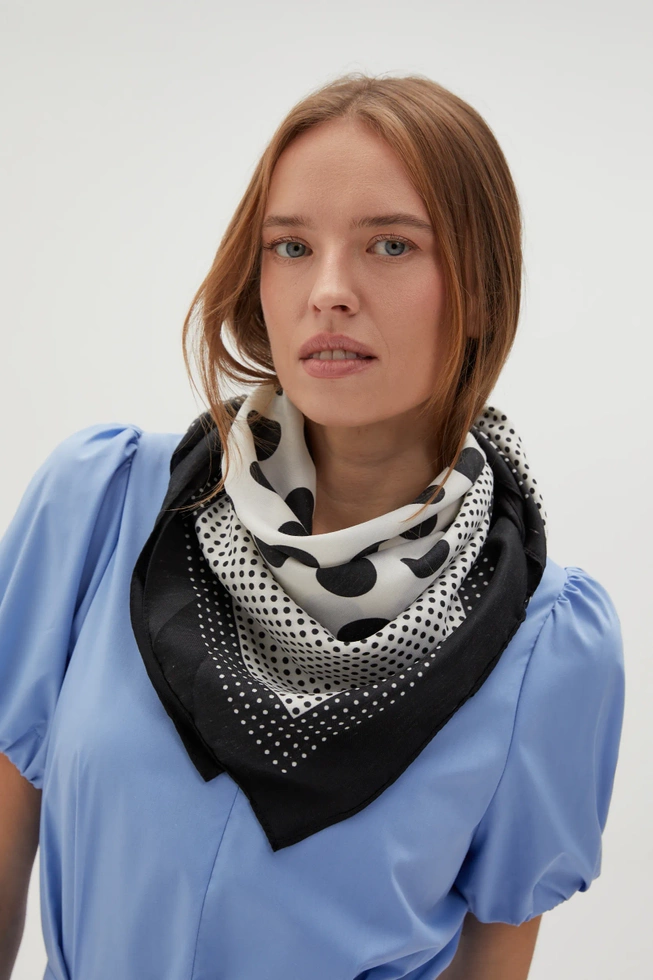 Apaszka w groszki czarna