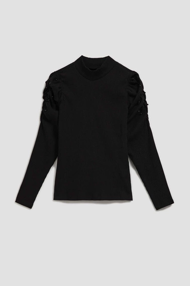 Prążkowana bluzka z bufiastymi rękawami i półgolfem czarna