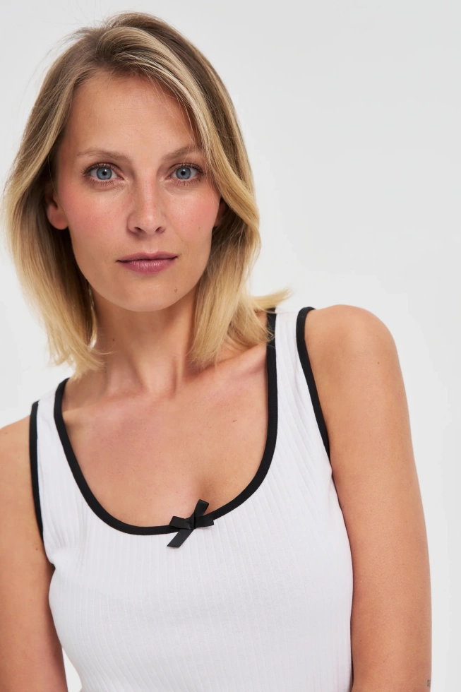 Dopasowany top biały