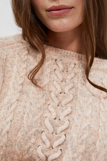 Sweter z ozdobnym splotem pudrowo-różowy