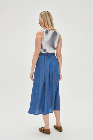 Gładka spódnica z kieszeniami niebieska