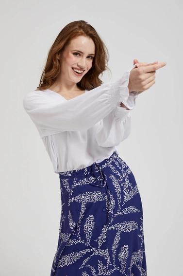 Wiskozowa koszula z dekoltem w serek i bufiastymi rękawami biała