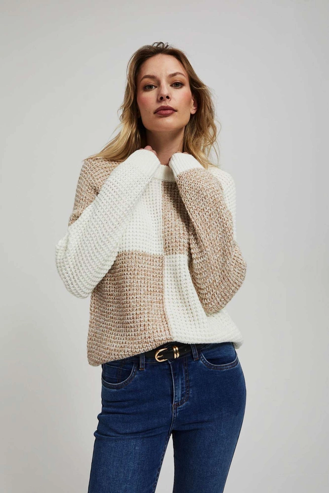 Sweter z geometrycznym wzorem