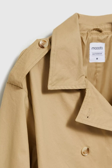 Krótki trench beżowy