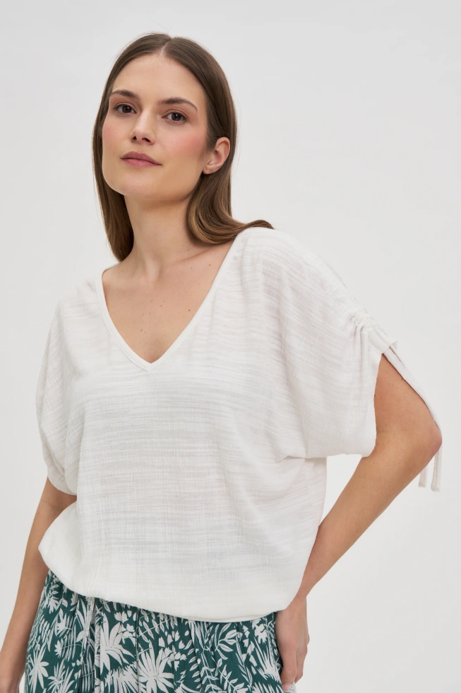 Bluzka biała z dekoltem w serek