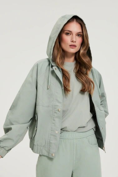 Krótka kurtka oliwkowa