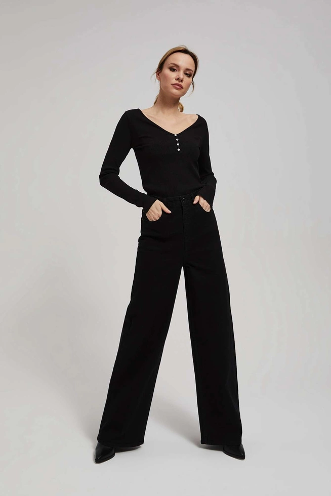 Prążkowana bluzka z guzikami