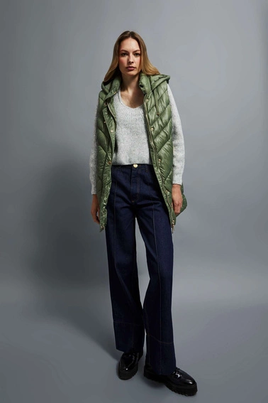 Pikowana kamizelka z kapturem oliwkowa