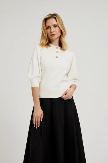 Sweter z krótkimi rękawami i ozdobnymi guzikami ecru