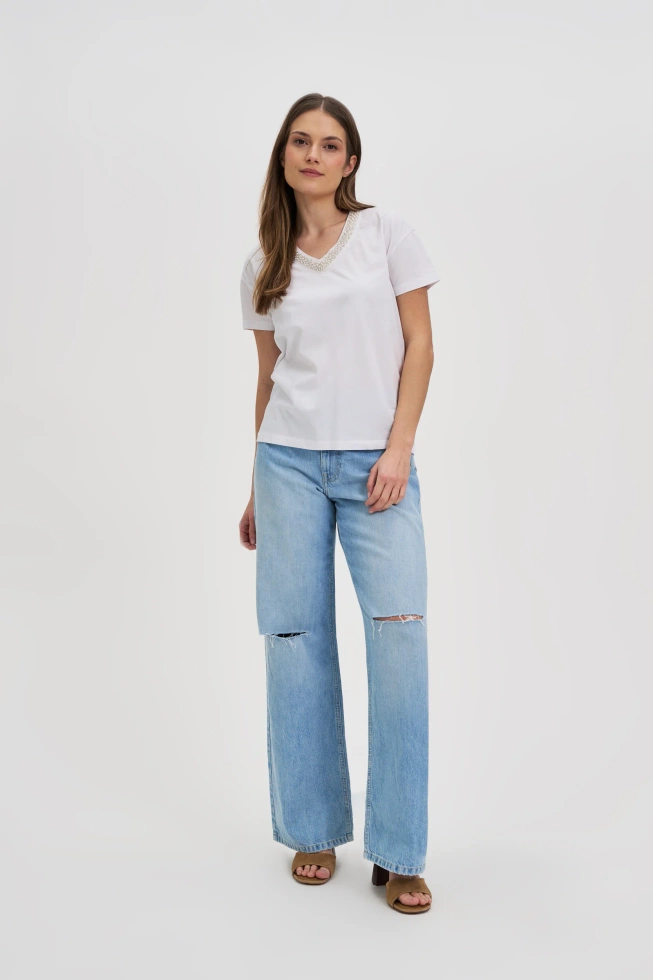 T-shirt z ozdobnym dekoltem biały