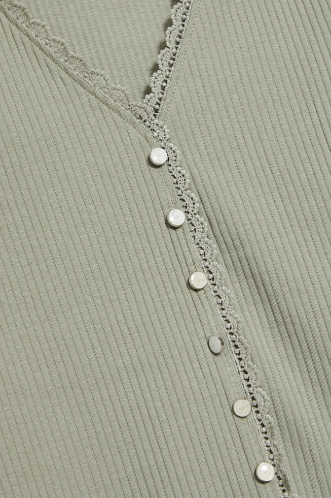 Bluzka z koronkowym dekoltem oliwkowa