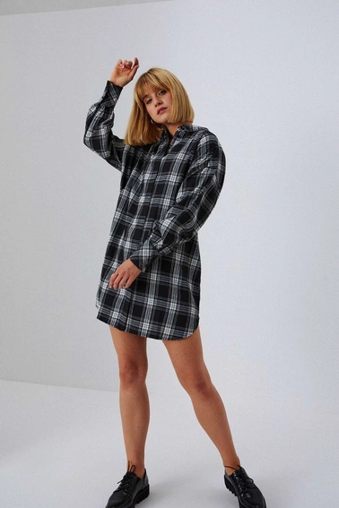 Koszulowa sukienka z wiązaniem