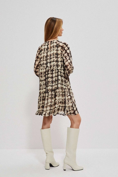 sukienka z wzorzystym printem i falbaną