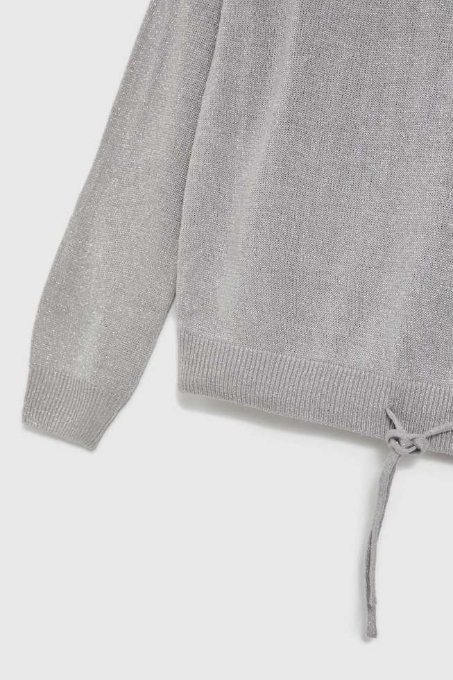 Sweter ozdobiony metaliczną nitka szary