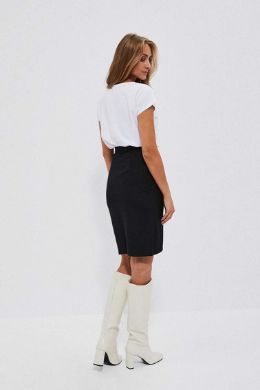 Ołówkowa spódnica z rozcięciem ozdobiona metaliczną nitką czarna