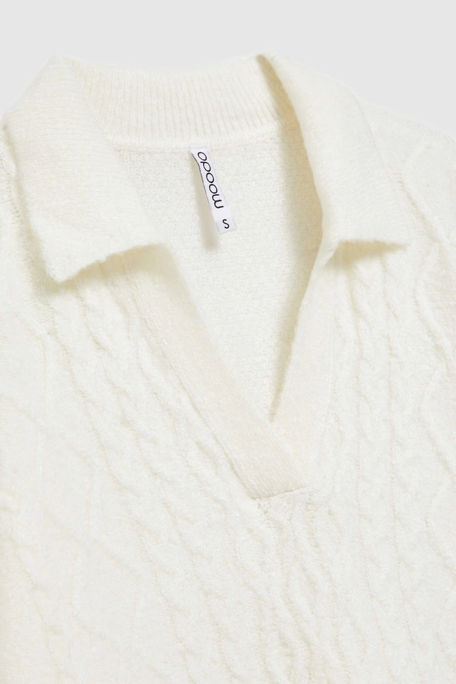 Sweter z dekoltem w serek i kołnierzykiem